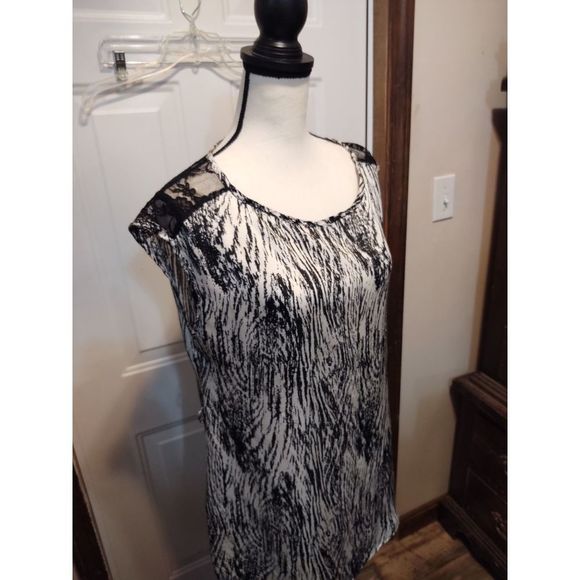 21 Black & White Lacy Blouse Women's Size SP‎ Made in USA RN 94981 Measurements - Picture 2 of 7